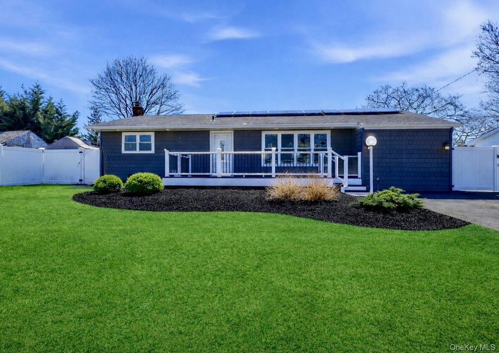 26 Patrician Street, Holbrook, NY 11741