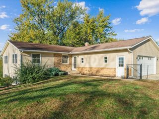 10101 Hall Road, Cedar Rapids, IA 52411