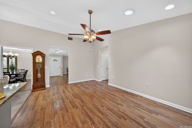 121 Fort Wayne, Universal City, TX 78148