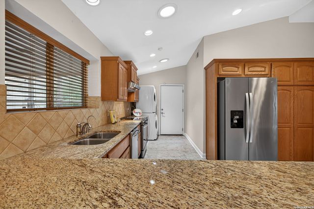 121 Fort Wayne, Universal City, TX 78148