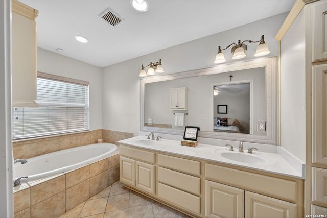 121 Fort Wayne, Universal City, TX 78148