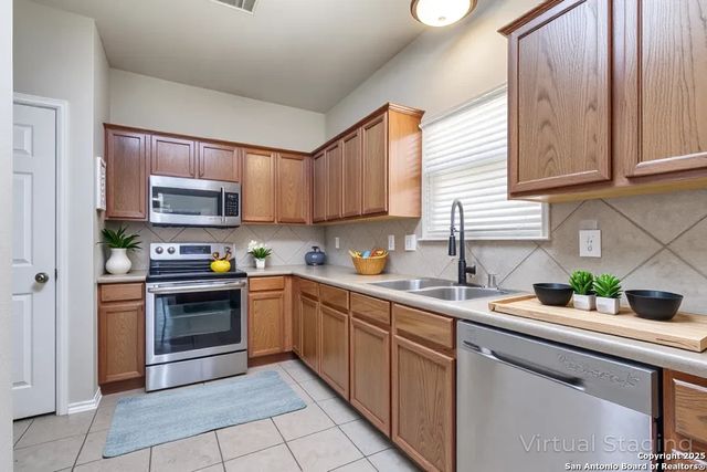 9011 Acorn Forest Dr, San Antonio, TX 78251