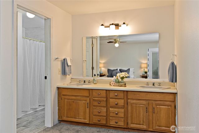 28515 210th Avenue SE, Kent, WA 98042