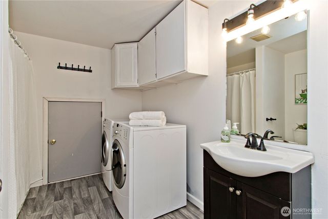 28515 210th Avenue SE, Kent, WA 98042