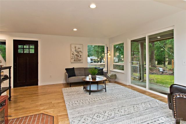 28515 210th Avenue SE, Kent, WA 98042