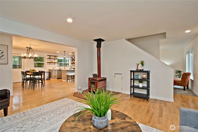 28515 210th Avenue SE, Kent, WA 98042