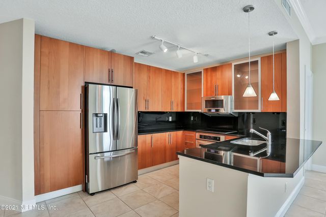 1431 RIVERPLACE Boulevard 1401, Jacksonville, FL 32207