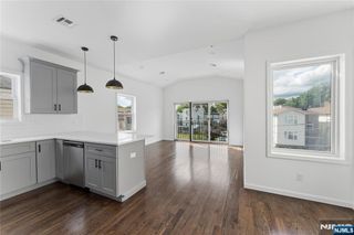 910 Bergen 2, Newark, NJ 07112