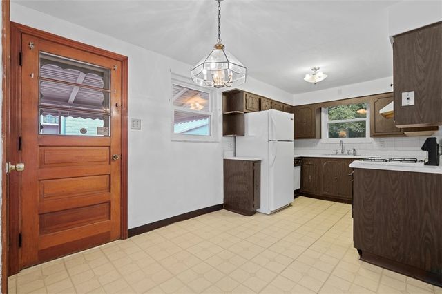 2143 Plainview Ave, Brookline, PA 15226