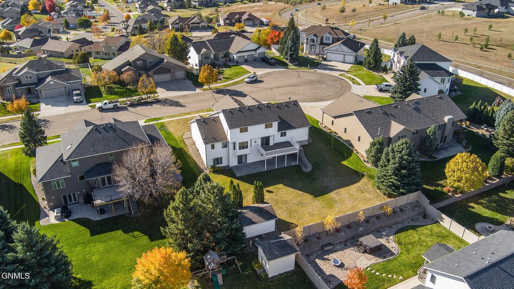800 Saddle Ridge Road, Bismarck, ND 58503 photo 2