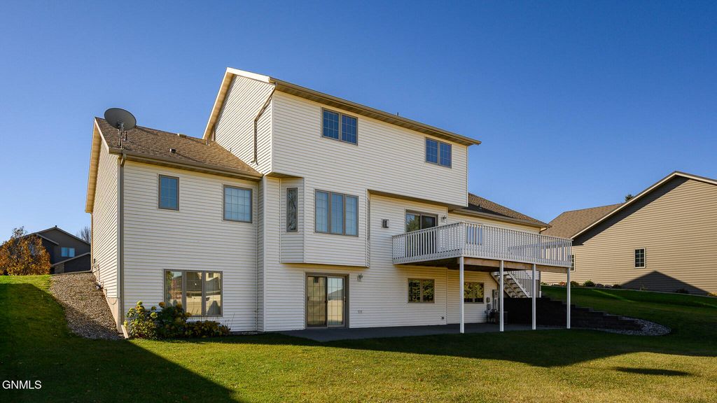800 Saddle Ridge Road, Bismarck, ND 58503 photo 4