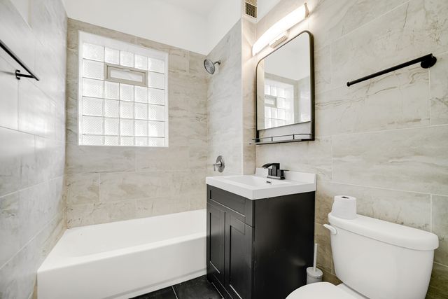 928 E 46th Street, Chicago, IL 60653