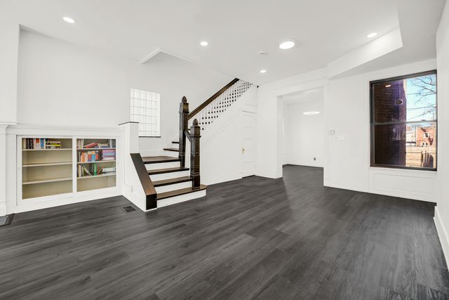 928 E 46th Street, Chicago, IL 60653