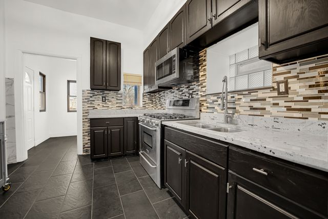 928 E 46th Street, Chicago, IL 60653