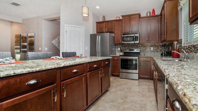 457 BRIDGEFORD CROSSING BOULEVARD, Davenport, FL 33837