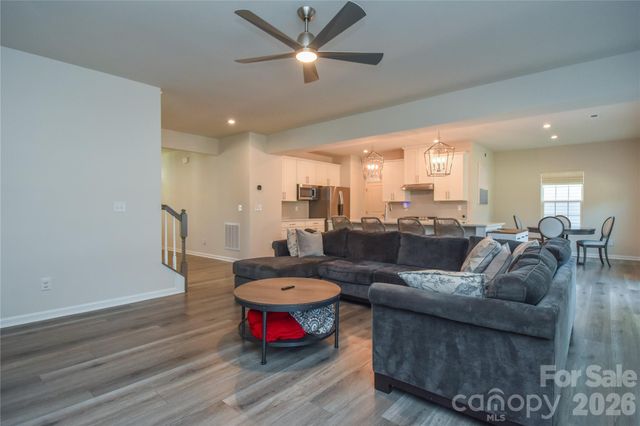 3050 Streamside Drive, Davidson, NC 28036