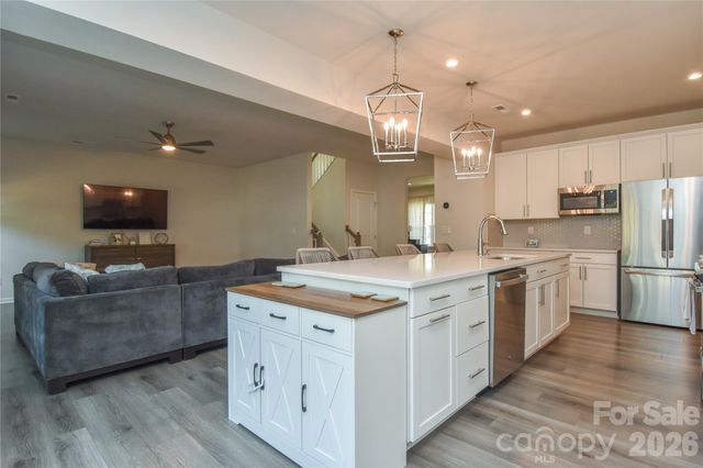 3050 Streamside Drive, Davidson, NC 28036