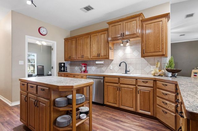 75 Four T Ranch RD, Georgetown, TX 78633