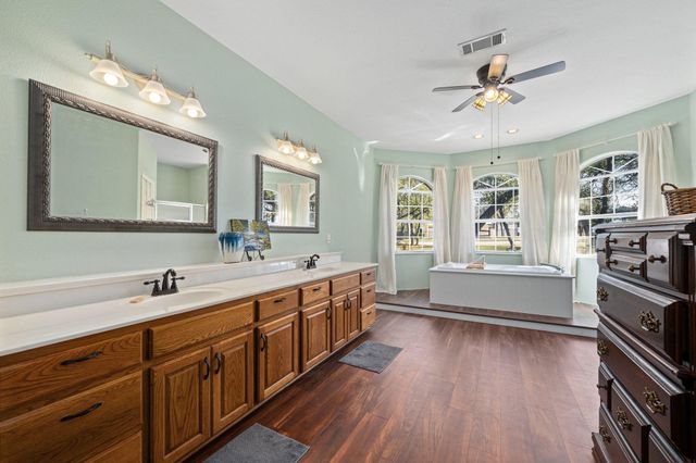 75 Four T Ranch RD, Georgetown, TX 78633