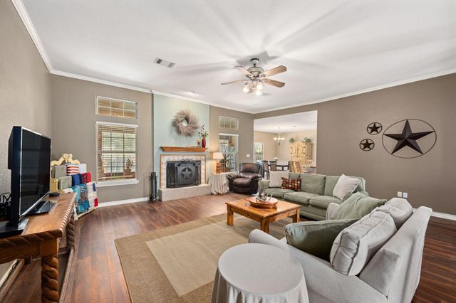 75 Four T Ranch RD, Georgetown, TX 78633