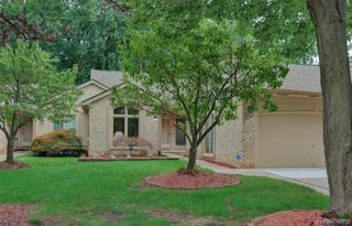 43164 W Kirkwood Drive, Clinton Township, MI 48038