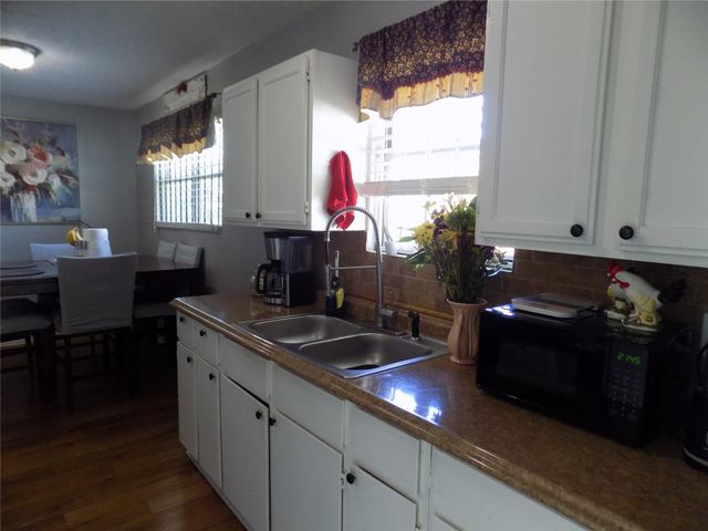 5016 Creekmont Drive, Houston, TX 77091