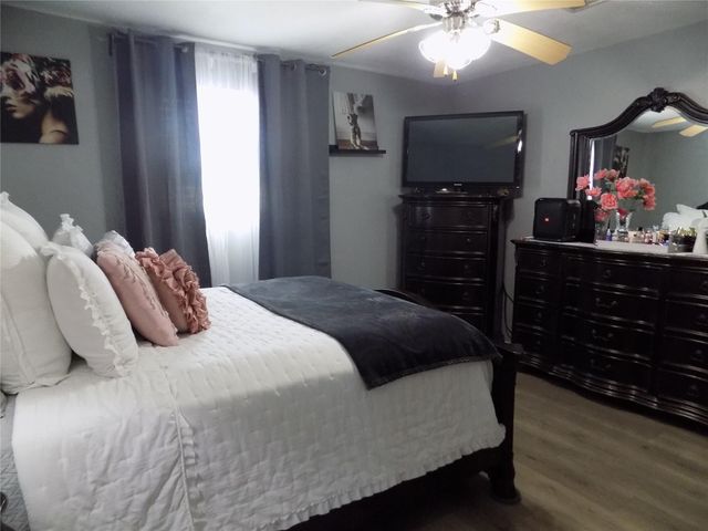 5016 Creekmont Drive, Houston, TX 77091