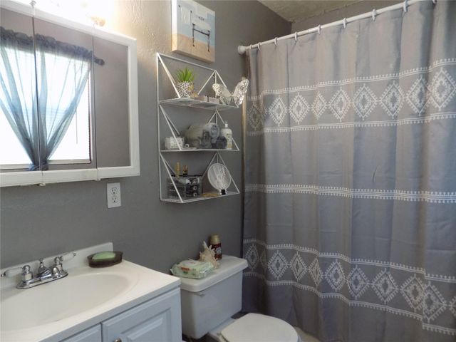 5016 Creekmont Drive, Houston, TX 77091