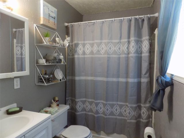 5016 Creekmont Drive, Houston, TX 77091