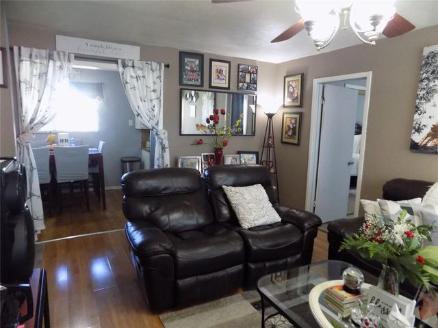 5016 Creekmont Drive, Houston, TX 77091