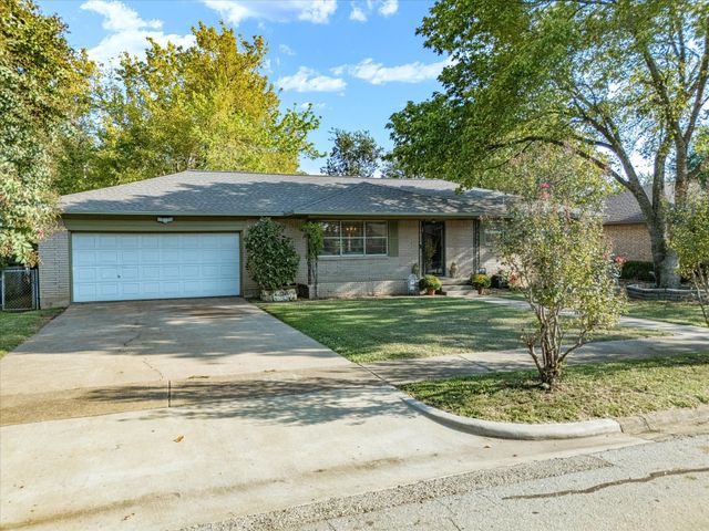 209 W Avenue K, Midlothian, TX 76065