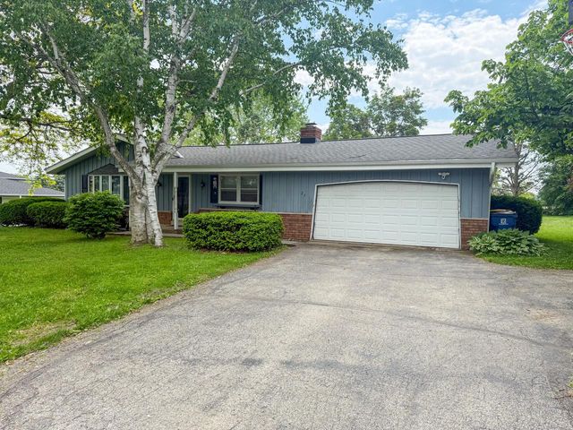 2311 W Oakwood ROAD, Oak Creek, WI 53154