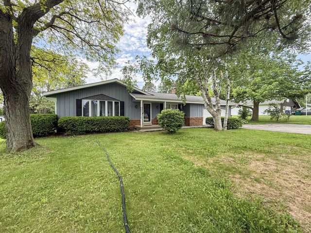 2311 W Oakwood ROAD, Oak Creek, WI 53154