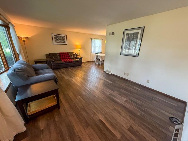 2311 W Oakwood ROAD, Oak Creek, WI 53154
