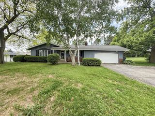 2311 W Oakwood ROAD, Oak Creek, WI 53154