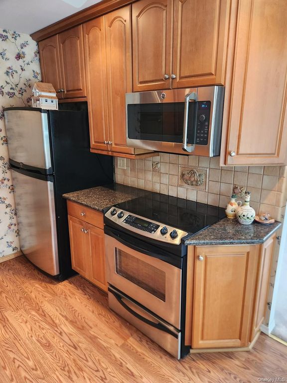 7 Bertlee Drive, Huntington Station, NY 11746 — photo 2