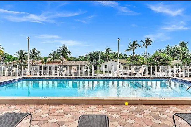 2450 NE 135th St 508, North Miami, FL 33181