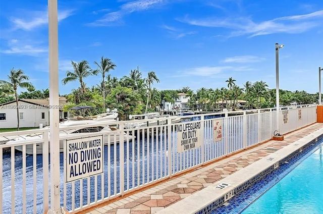 2450 NE 135th St 508, North Miami, FL 33181