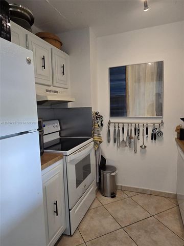 2450 NE 135th St 508, North Miami, FL 33181