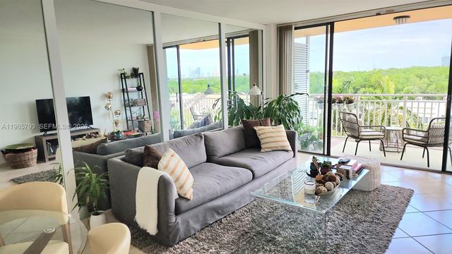 2450 NE 135th St 508, North Miami, FL 33181