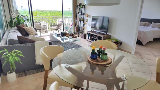 2450 NE 135th St 508, North Miami, FL 33181