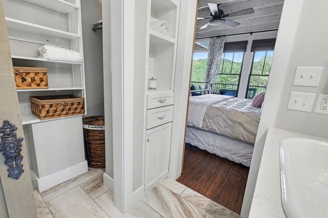 137 Kilmoore Lane, Hayesville, NC 28904