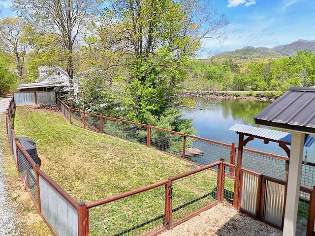 137 Kilmoore Lane, Hayesville, NC 28904