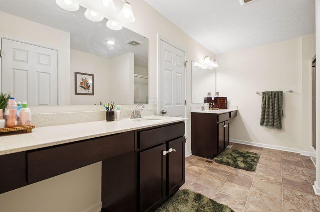 1075 Legacy Lane, Pataskala, OH 43062