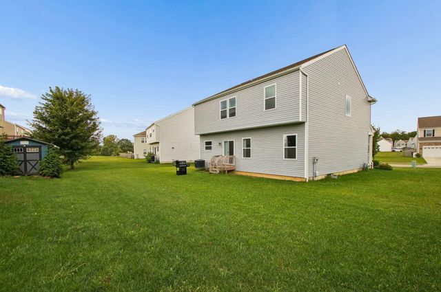1075 Legacy Lane, Pataskala, OH 43062