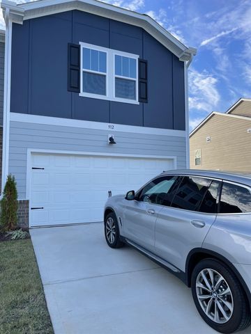 912 Field Ivy Drive, Fuquay Varina, NC 27526