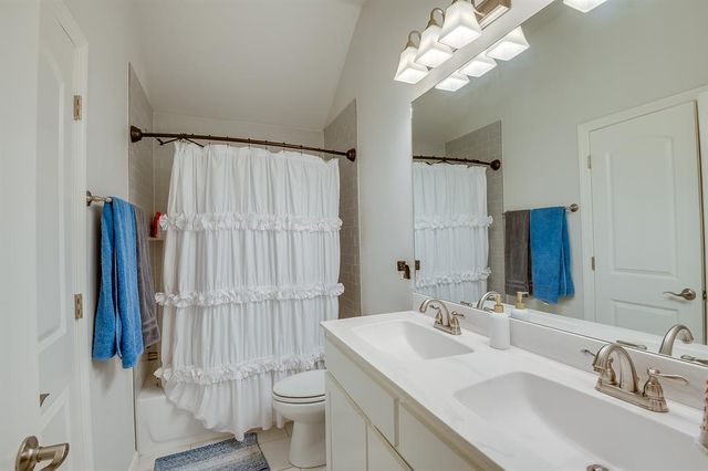 11017 SW 32nd Street, Yukon, OK 73099
