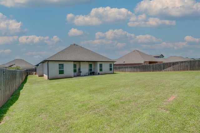 11017 SW 32nd Street, Yukon, OK 73099
