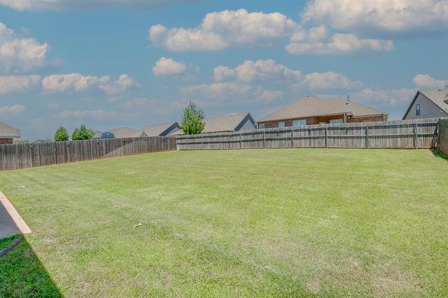 11017 SW 32nd Street, Yukon, OK 73099