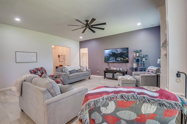 11017 SW 32nd Street, Yukon, OK 73099